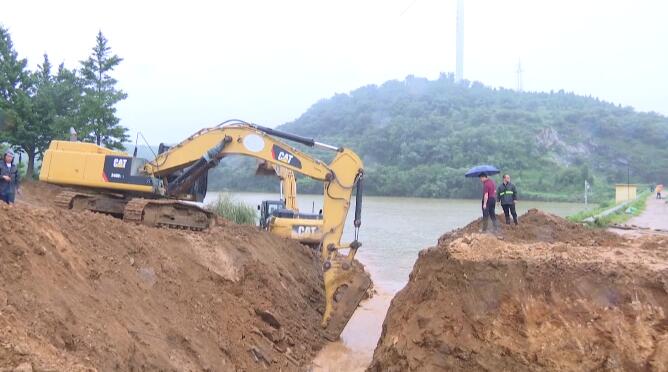 临沂临沭县龙门水库泄洪渠已挖通，水库水位已下降约70厘米