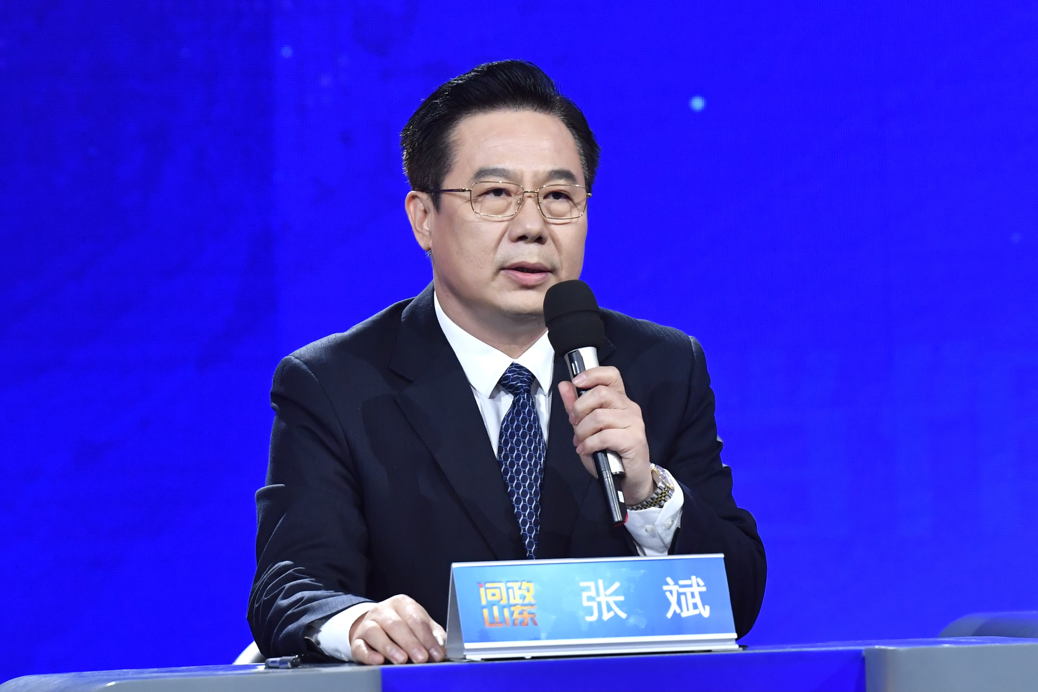 山东新闻 齐鲁原创省国资委主任张斌在问政现场强调:"没有必须100%