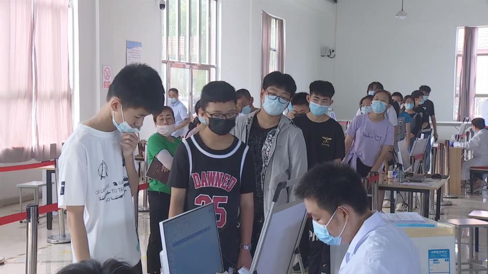 滨州沾化区启动12-17岁人群第二剂次新冠病毒疫苗接种工作
