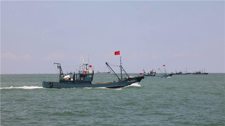 开海啦！潍坊滨海区渔船奔赴渔场作业