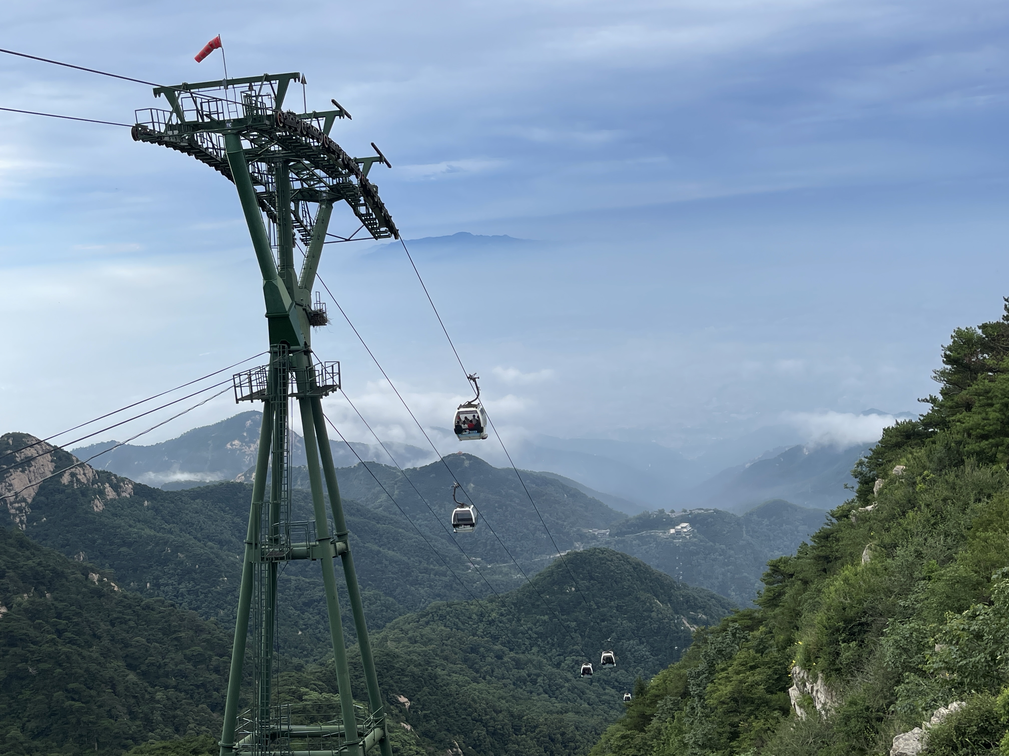 减少山顶等区域人员聚集,泰山景区这些运营时间做了临时调整