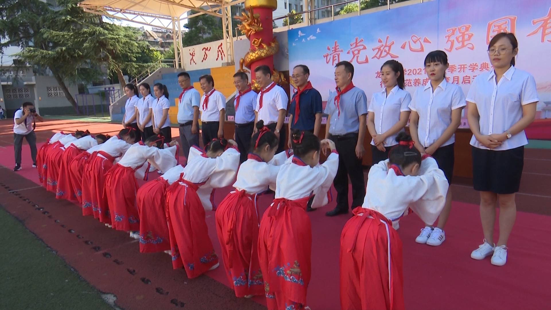 致敬筑梦人！枣庄各地举办多项活动庆祝第37个教师节