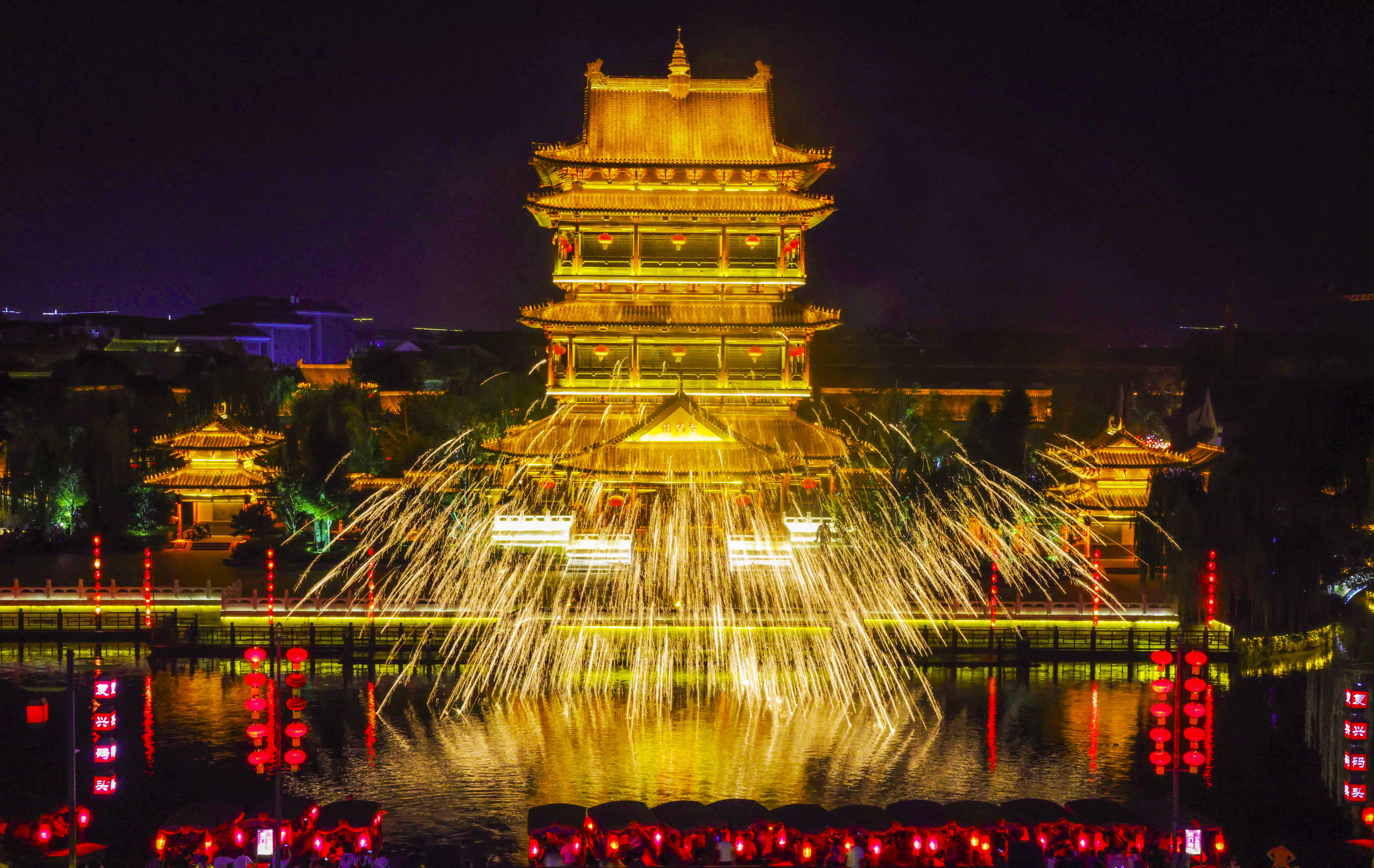 山东台儿庄古城:假期点亮"夜经济"