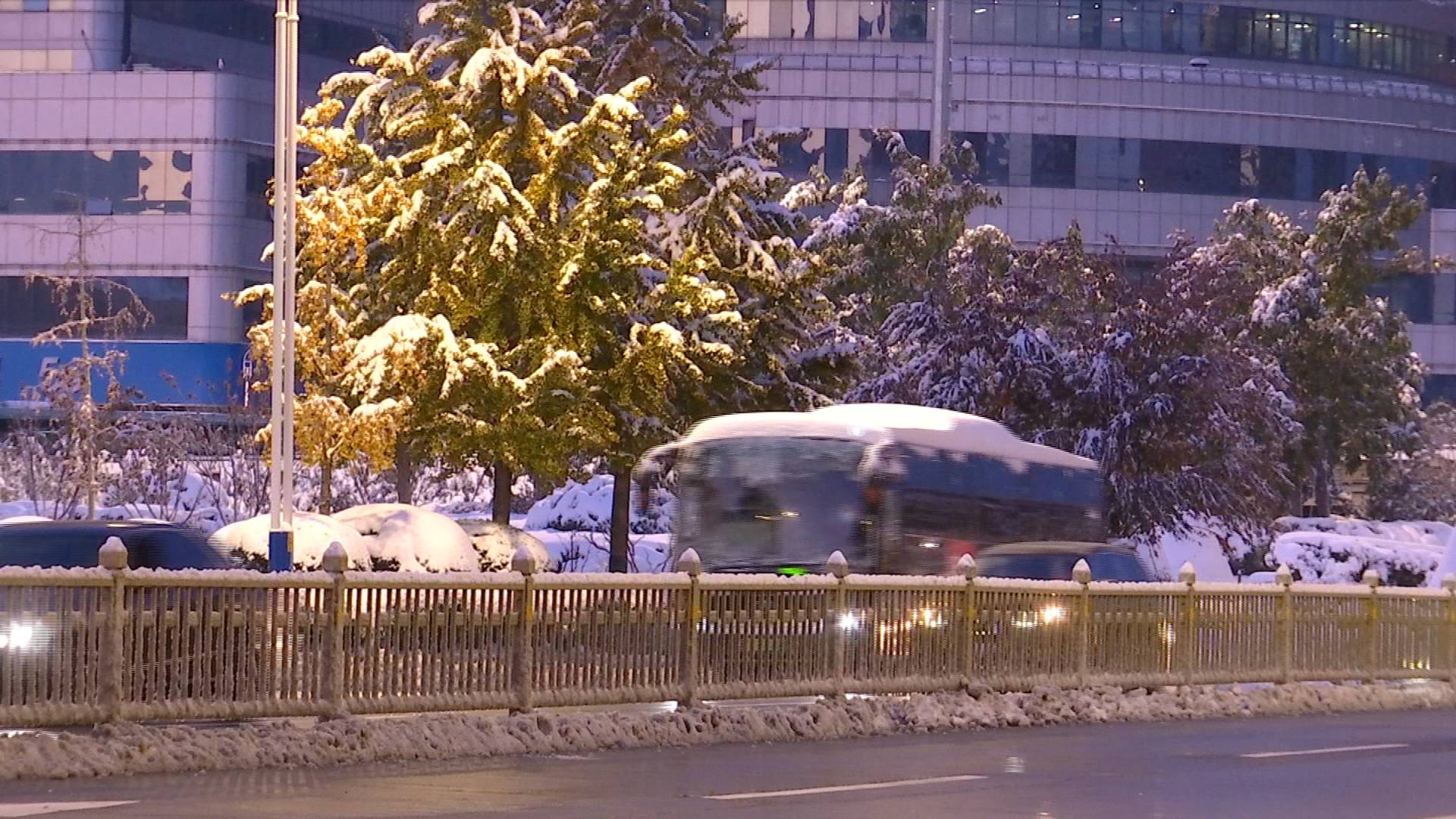 彻夜不休！济南市4000余条主次道路、全部高架桥积雪清理完毕