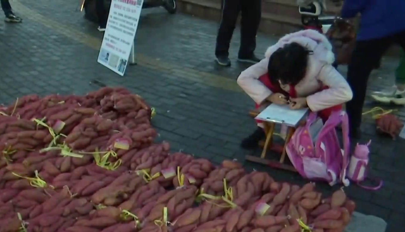 特事特办应享尽享！淄博10岁女孩卖红薯救2岁患病妹妹 一场爱心接力正在上演