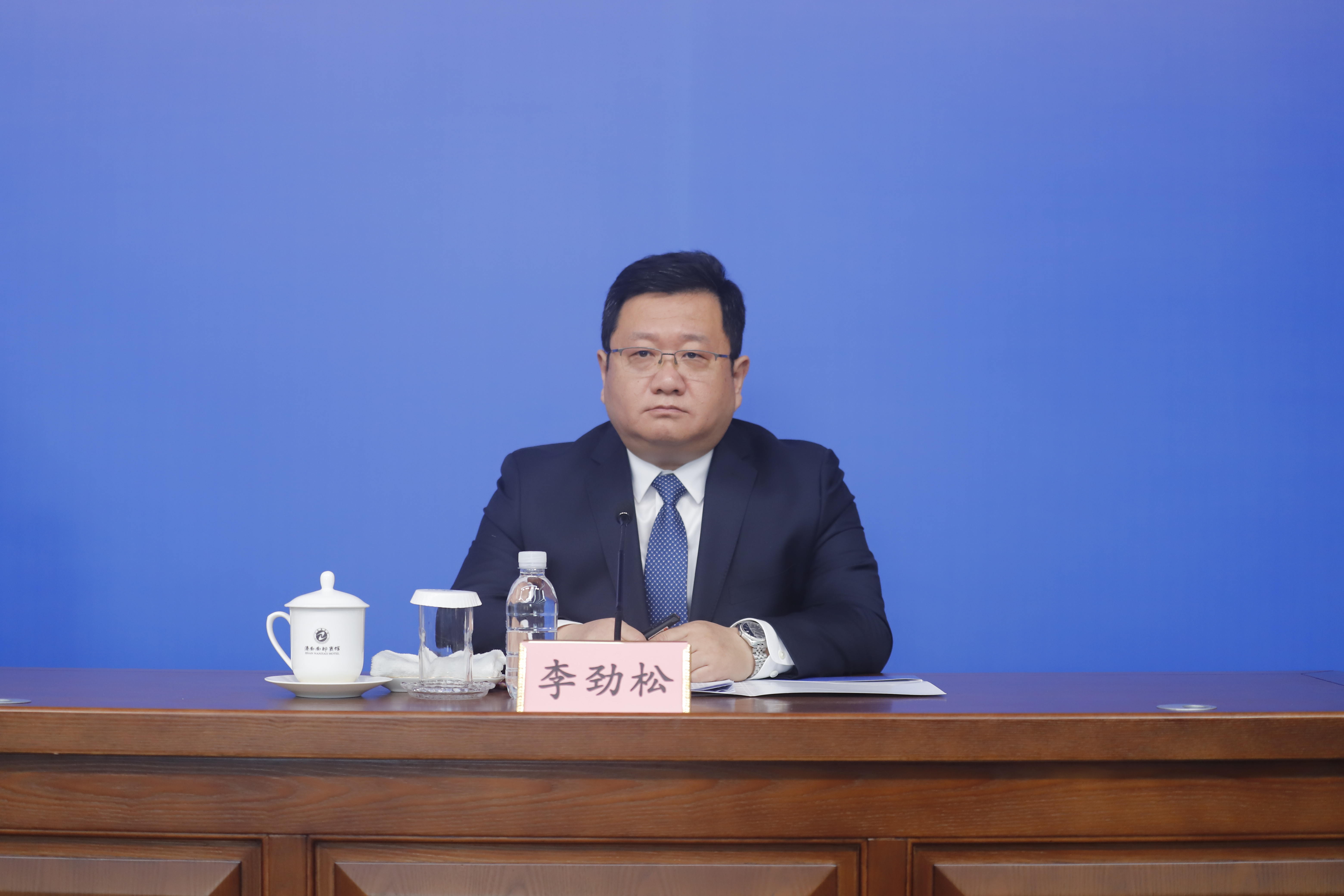 山东新闻 山东要闻省审计厅财政审计处处长李劲松在发布会透露,去年