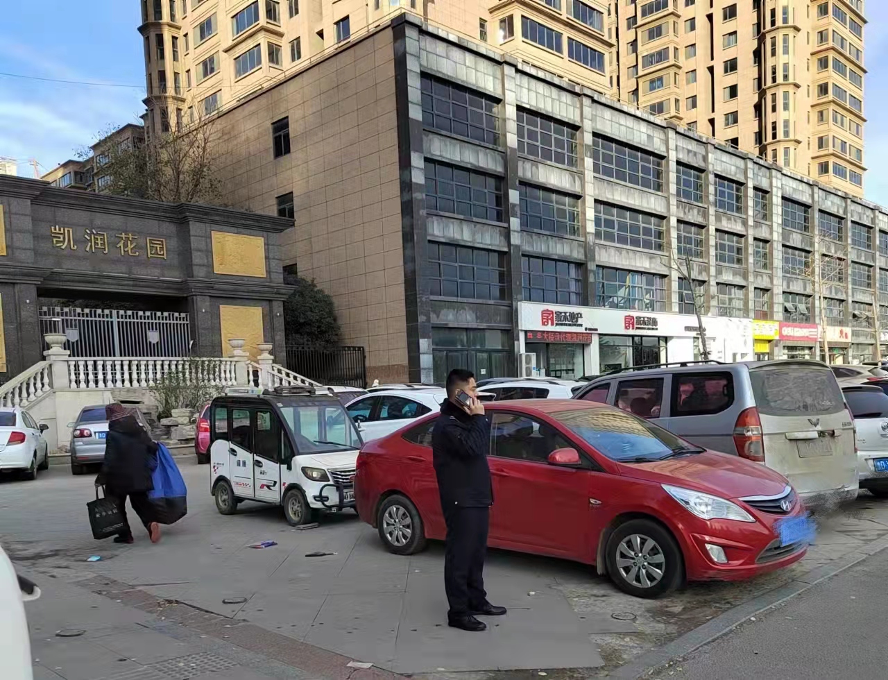 枣庄市薛城区开展车辆乱停乱放整治 规范停车秩序_枣庄要闻_枣庄_齐鲁网