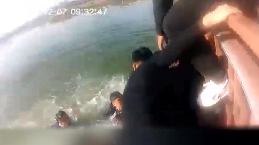 事发滨州中海 民警跳入冰冷刺骨的水中救人