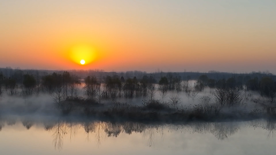 晨光微露 薄雾未散 俯瞰微山湖国家湿地公园宛若人间仙境