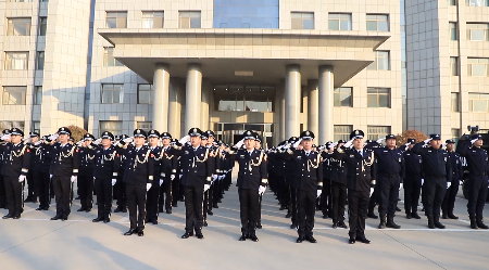 你好，2022！滨州开发区公安举行新年升国旗仪式