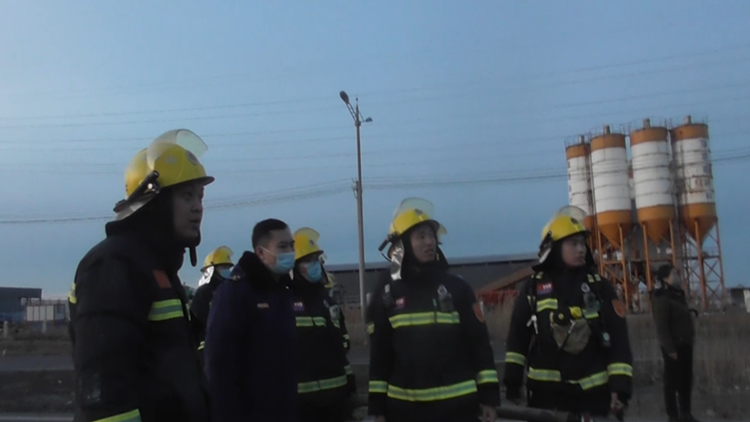 液态沥青罐车泄露 滨州消防5小时坚守救援成功排险