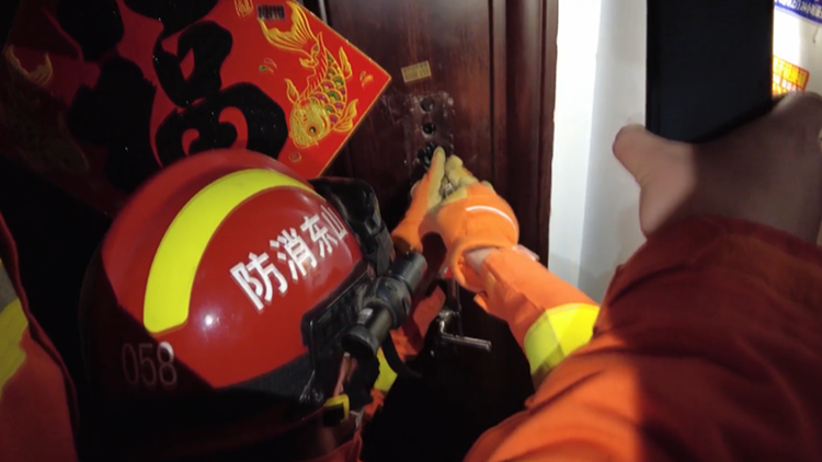 著急出門做核酸帶錯鑰匙 濱州消防救援人員緊急趕赴相助