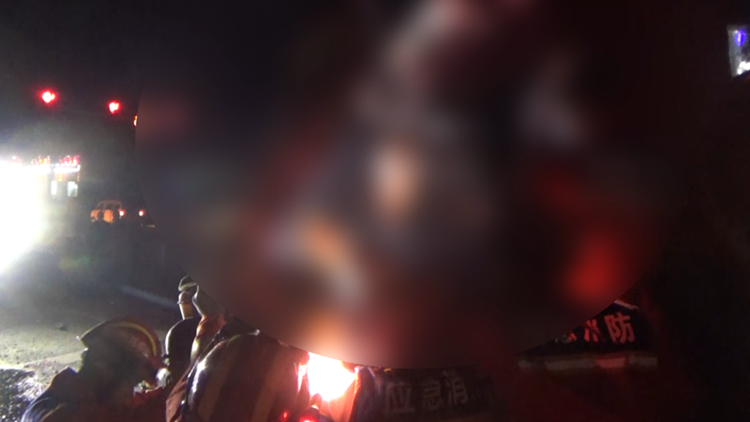 疲劳驾驶酿车祸致1人被困 滨州消防紧急救援