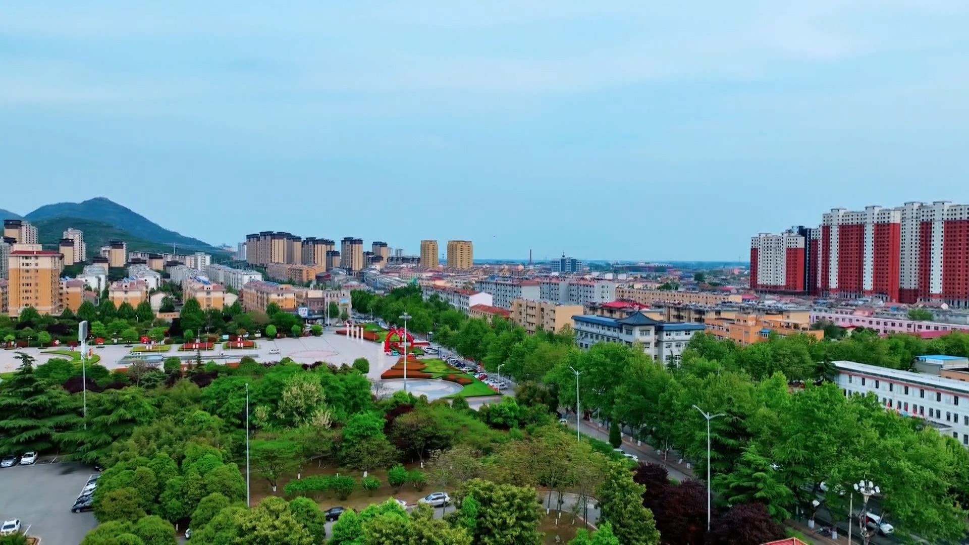 助力全国文明城市创建枣庄峄城开展卫生死角集中清理行动