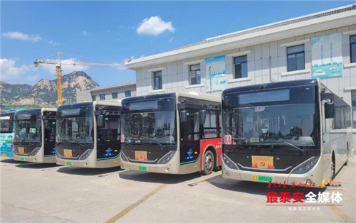 泰安公交推出“党员示范车” 为市民提供优质服务