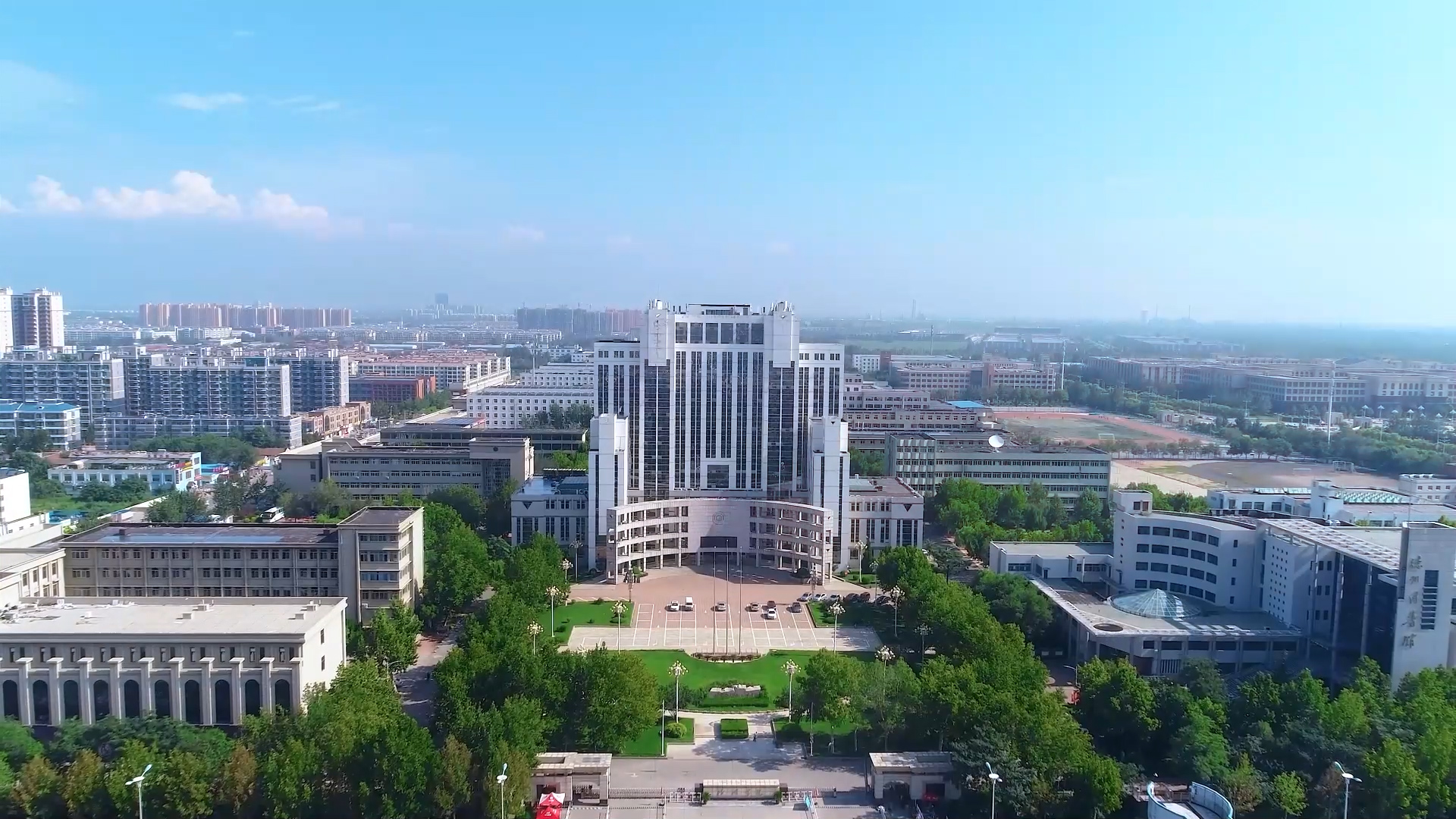 德州学院师生倾情演唱最亮的火焰向新时代的奋斗者致敬