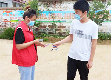 莒南县：“薯小红”志愿者在“疫”线绘出最美色彩