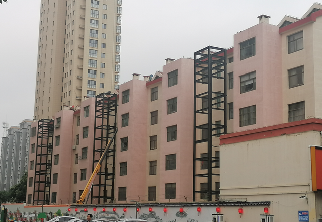 菏泽市首个老旧小区加装电梯工程“动工”，让幸福和电梯“齐升”