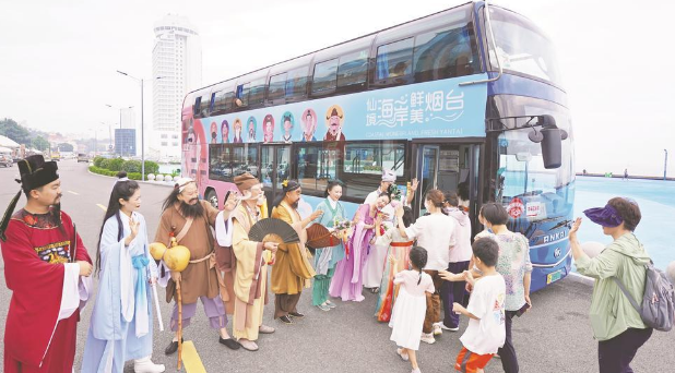 省内首个烟台滨海周末旅游专列首班游客抵烟