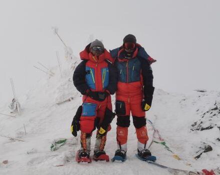 淄博17岁小伙征服7546米“冰山之父”