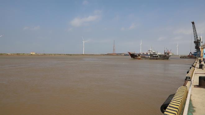 濱州沾化迎來“開漁日” 符合出海條件的百余艘漁船陸續出港