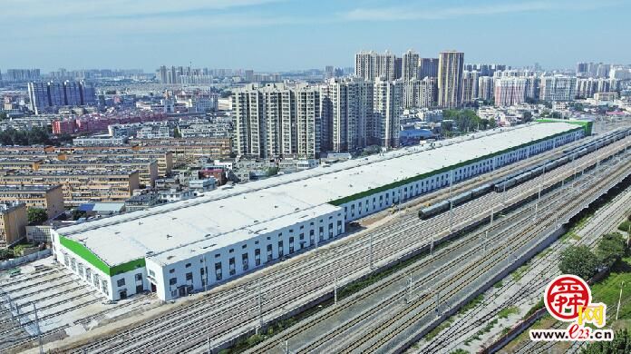 济南火车站西建起“绿巨人”停车库