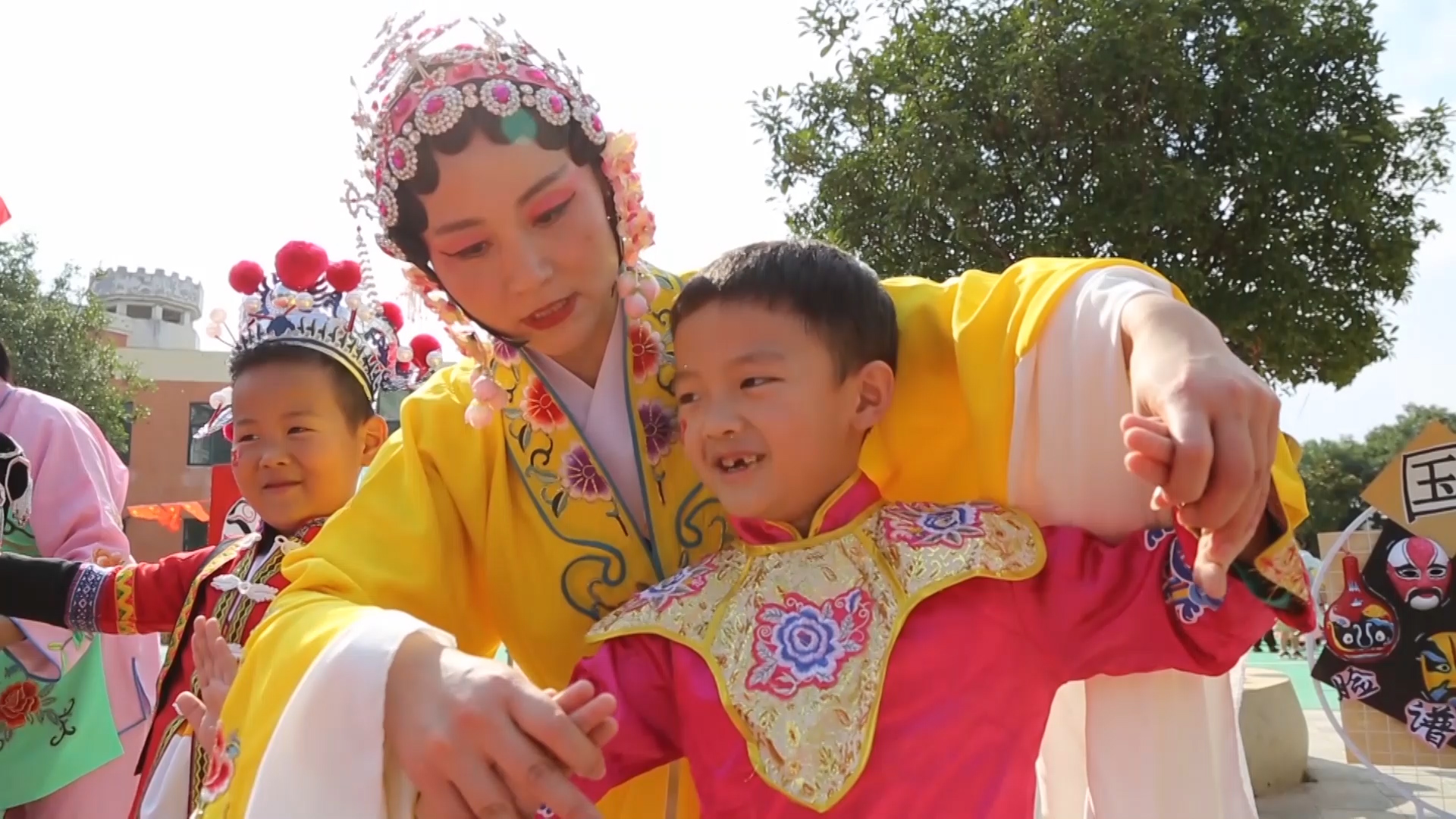 有趣！枣庄山亭幼儿园将传统文化融入户外活动