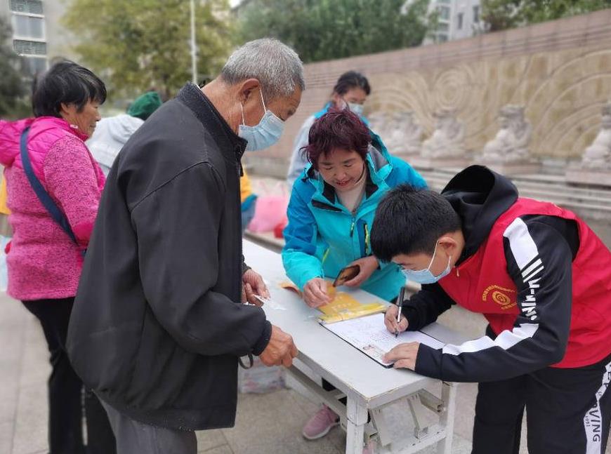  关爱易走失老人，潍坊市基本民生保障服务中心举办公益宣传活动