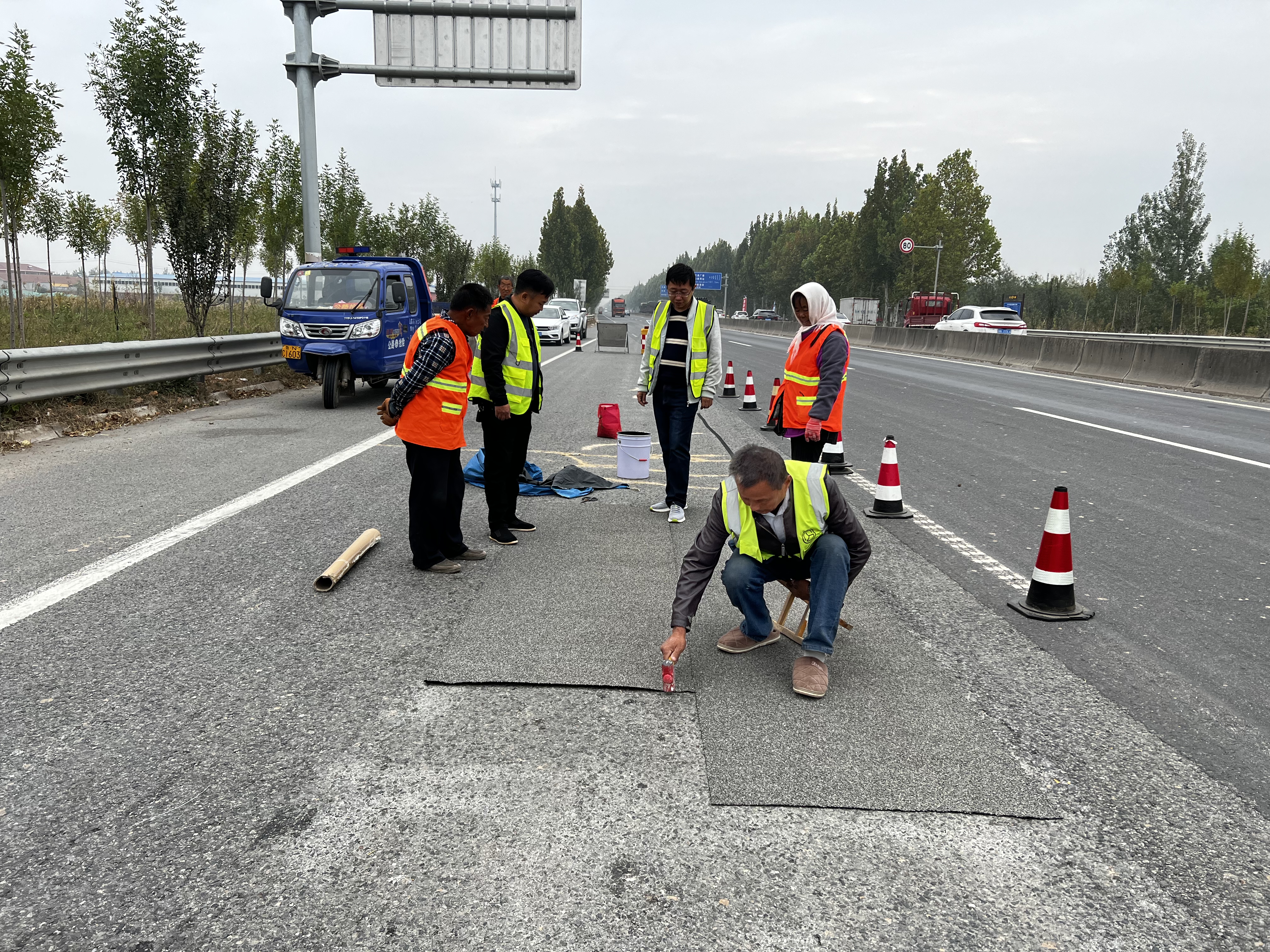 德州市公路事业发展中心庆云分中心引进多种新型材料处置路面裂缝