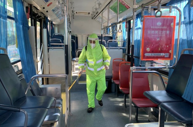 泰安市公交公司强化防疫措施守护乘客出行安全 77条公交线路保持安全运行