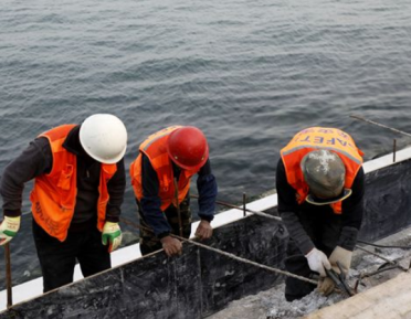 威海开展沿海公园海堤修复工作