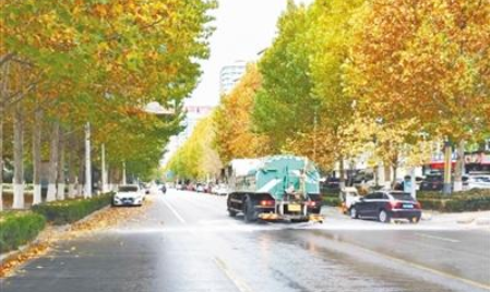 兰山区加强道路保洁 改善城市环境
