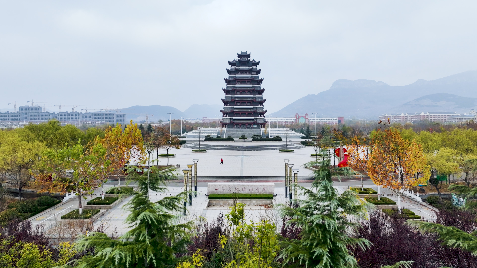 枣庄山亭紫云湖公园雾气朦胧意境美