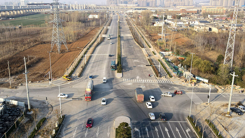 济南党杨路下穿铁路桥以南段实现临时双向通车