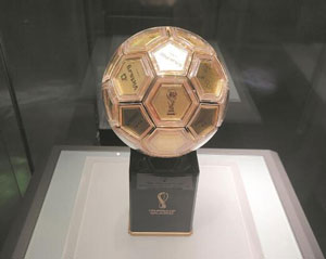 淄博市获赠世界杯“幸运金球”第一号