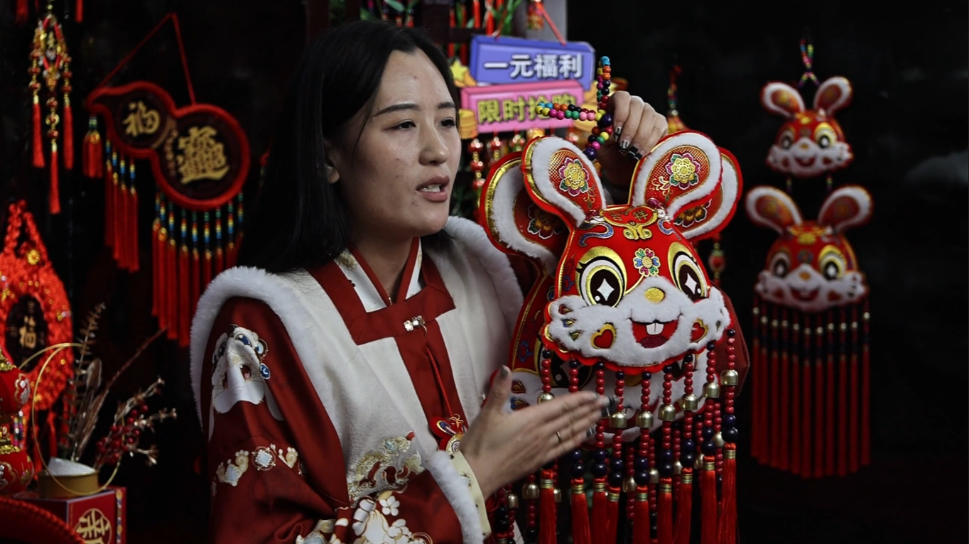 临沂传统手造中国结搭上“兔元素”  线上线下火出圈