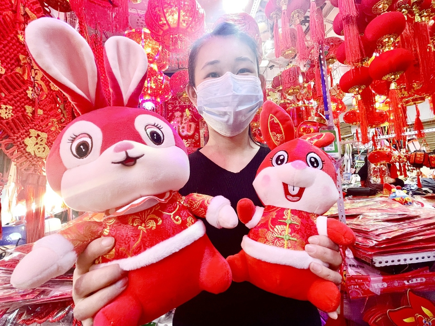 济南：生肖兔成“新宠” 红红火火迎新春