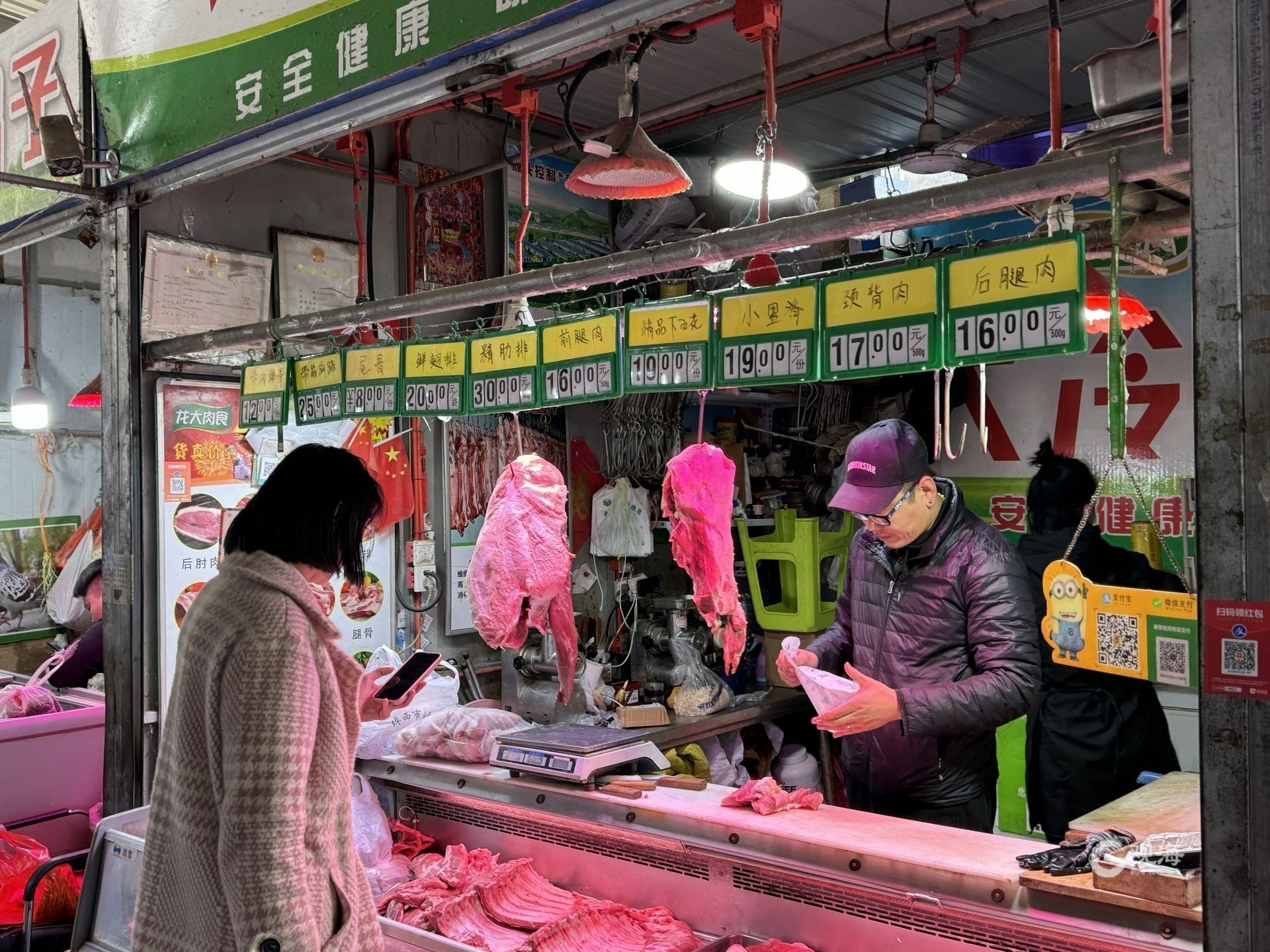 A bustling local market scene, symbolising the lively second-hand marketplace where PS4 consoles can be found at reduced prices