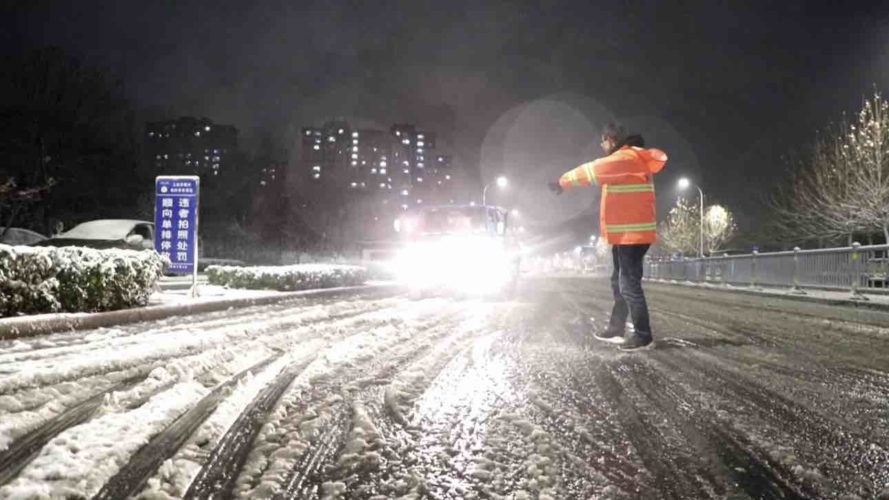 迎雪而上！淄博桓臺清冰除雪開啟“通宵作業”模式