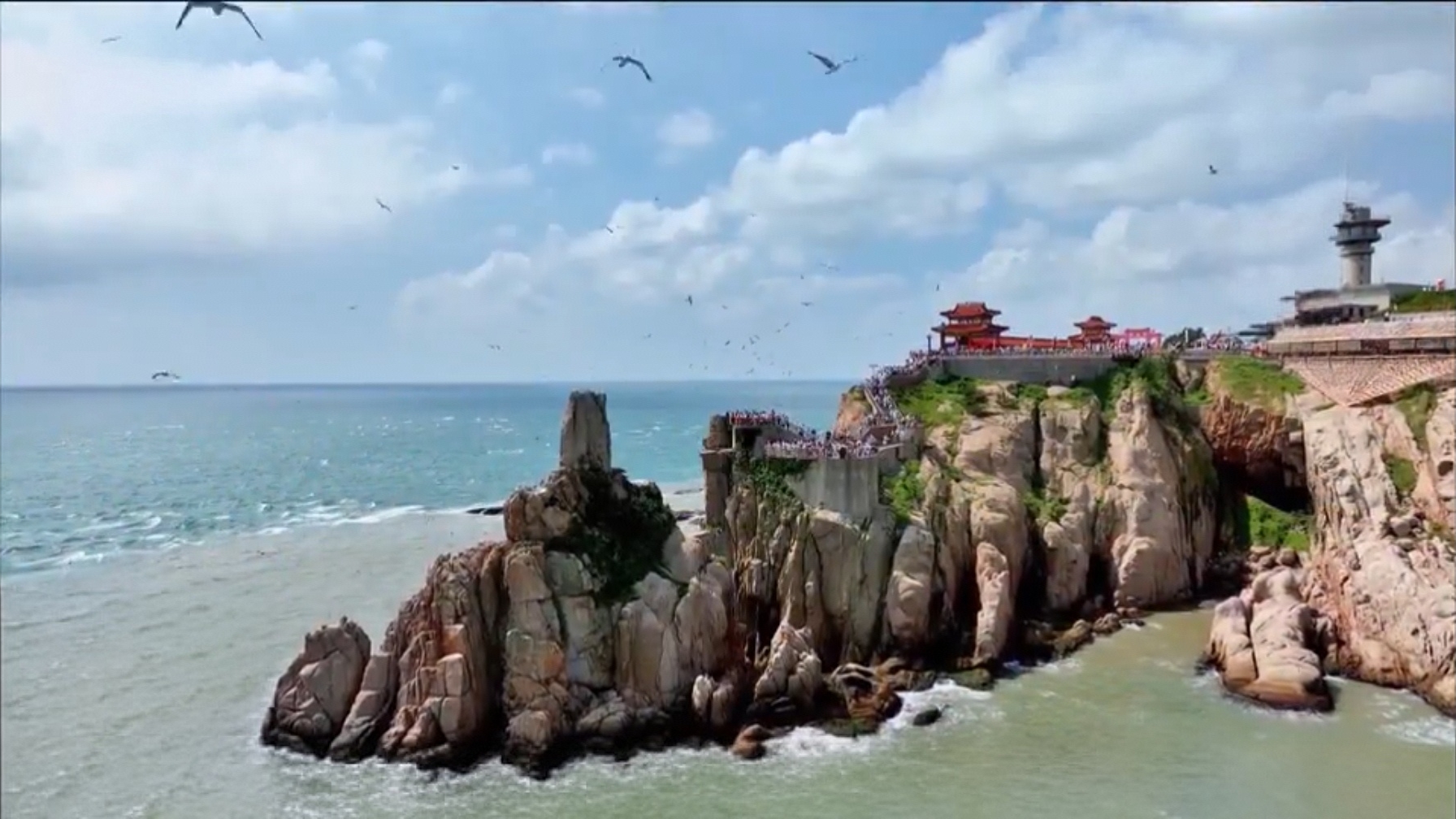 荣成：文旅升级热度高 盛夏海岸迎客来