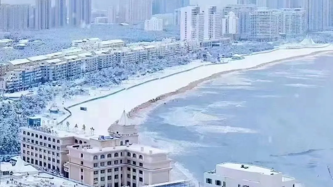  威海：雪落山海引客來(lái)