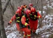 游客被困泰山上  消防4小时生死救援