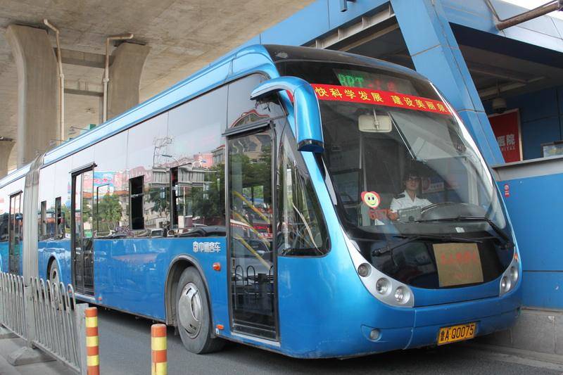 方便换乘地铁3号线 济南公交5条BRT线路优化调整