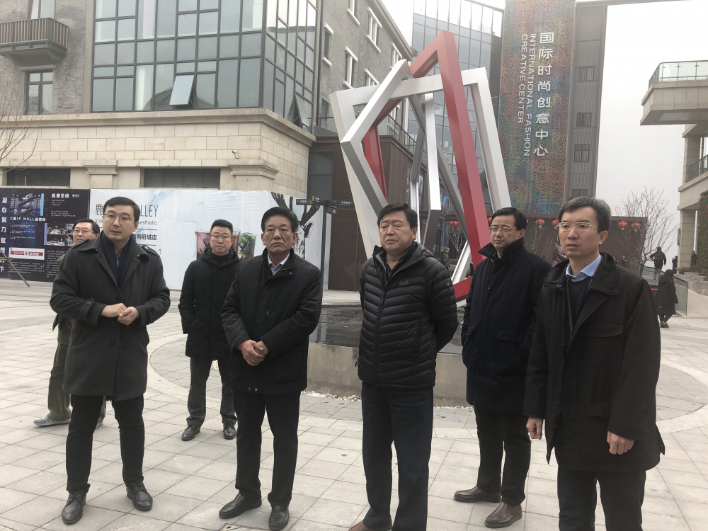 问政追踪丨济南泉城路步行街22个街示牌正在制作 春节前后悬挂完成
