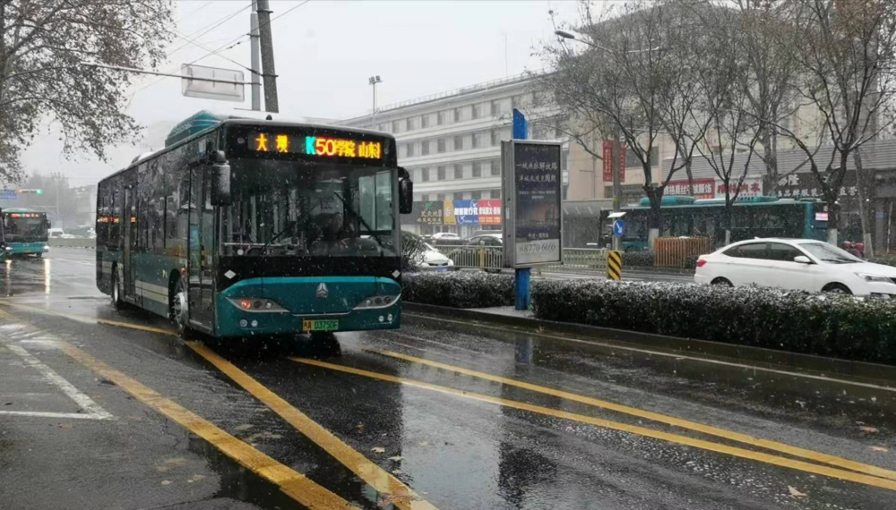 注意！由于下雪结冰 济南这些公交线路临时停运