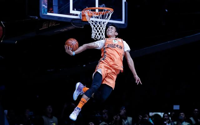 69秒丨全明星赛扣篮看过瘾cba首位草根扣篮王是他