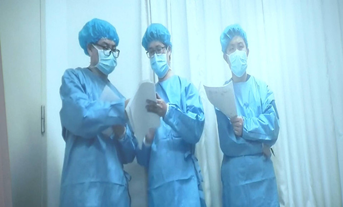 55秒｜青岛大学附属医院远程会诊救治新型冠状病毒感染的肺炎患者