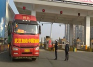 65秒丨穿越武汉核心城区 山东350吨蔬菜将送往武汉各大超市