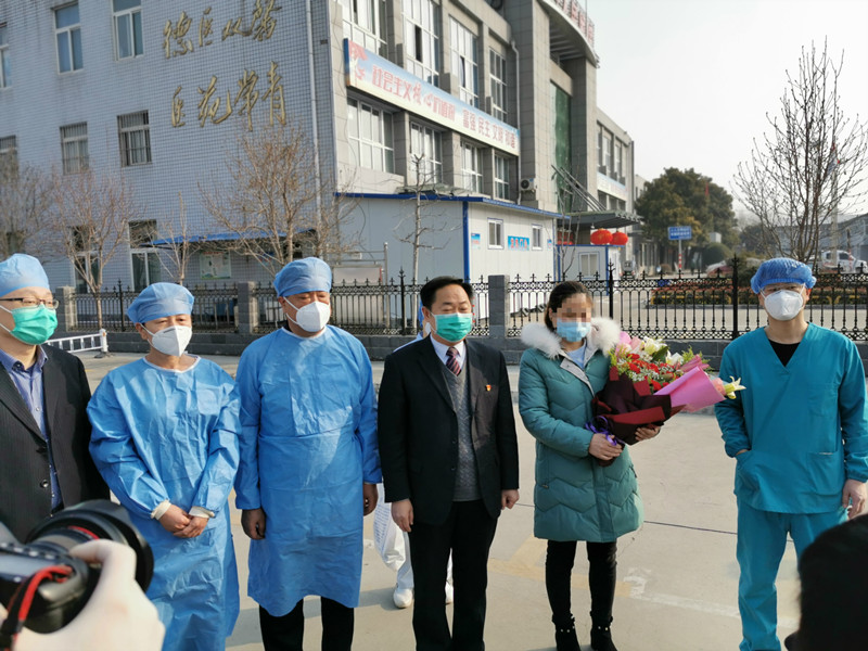 济宁市首例治愈的新型冠状病毒感染的肺炎确诊病例今天出院
