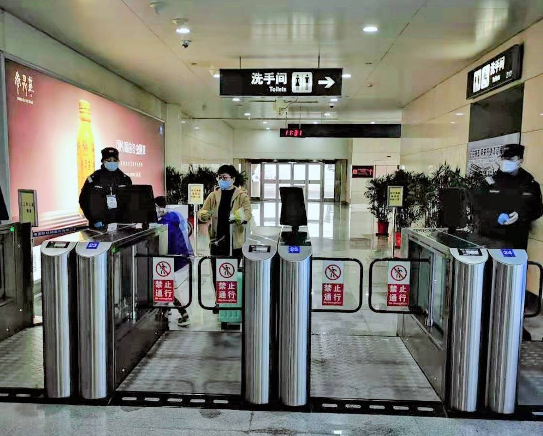 4台人证核验反逆行闸机投用！济南机场防疫检测升级